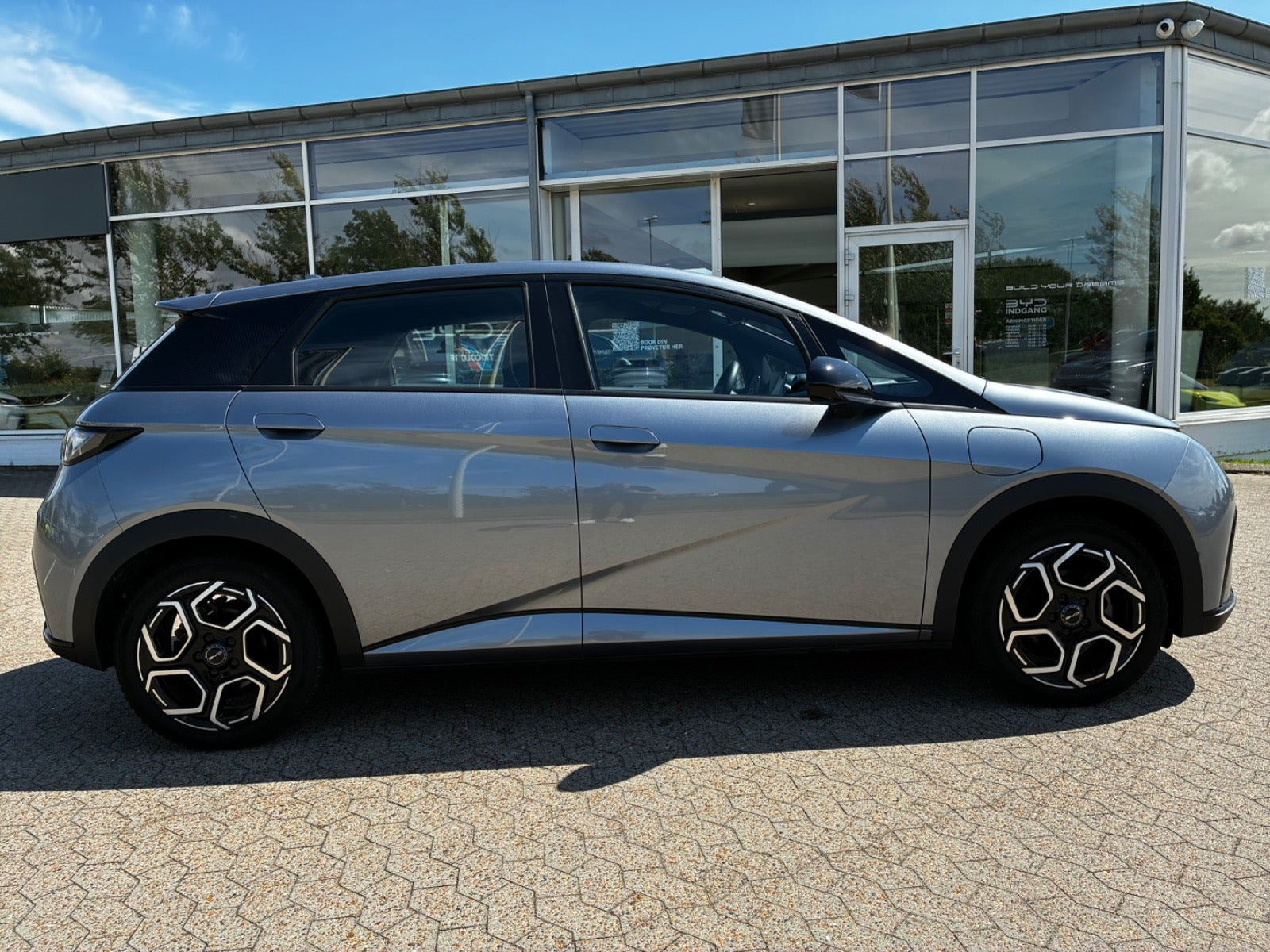 Grå BYD Dolphin fra 2024