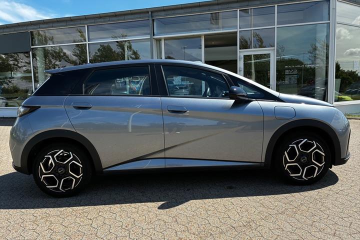Grå BYD Dolphin fra 2024