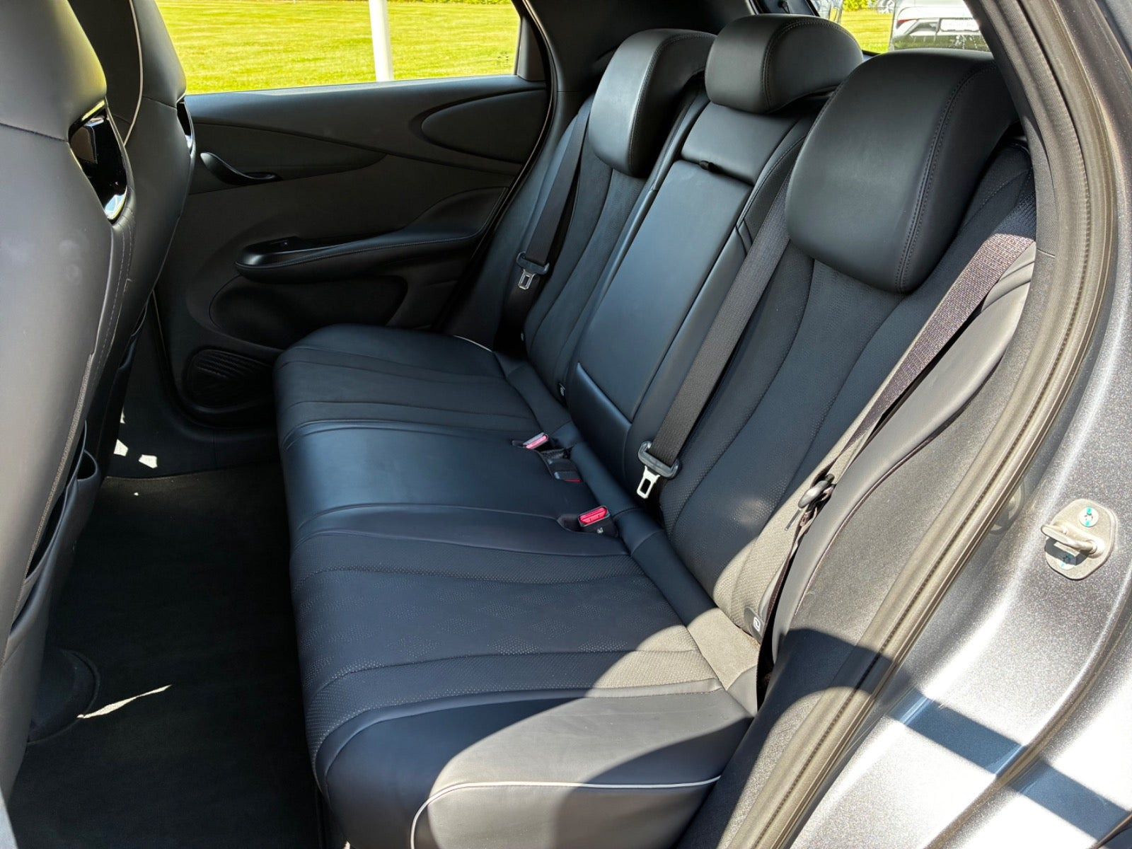 Grå BYD Dolphin fra 2024