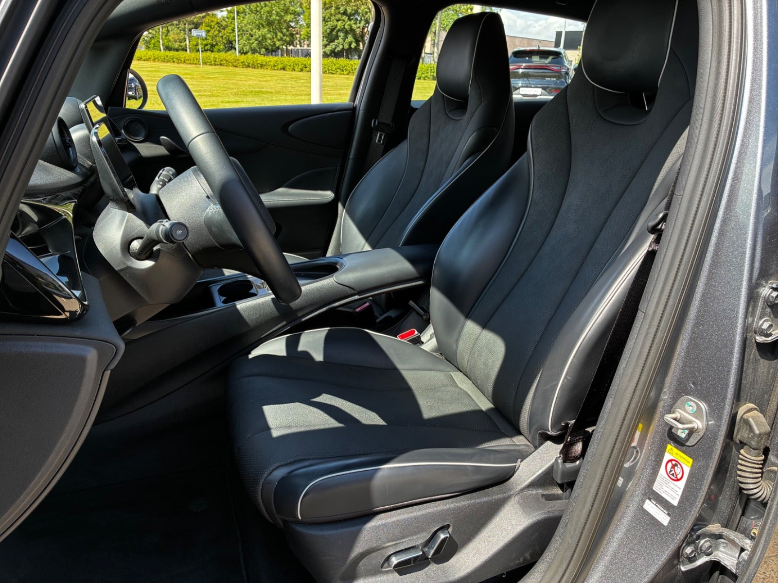 Grå BYD Dolphin fra 2024