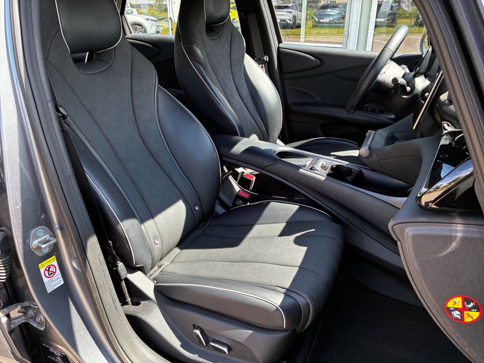 Grå BYD Dolphin fra 2024