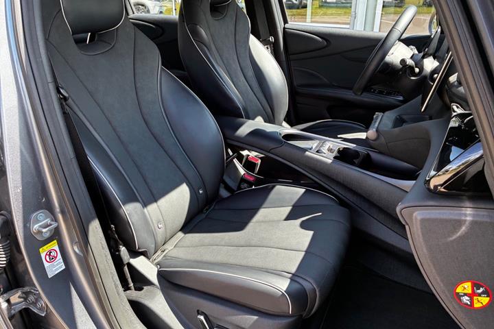 Grå BYD Dolphin fra 2024