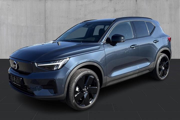 Blå Volvo EX40 fra 2025 set udefra