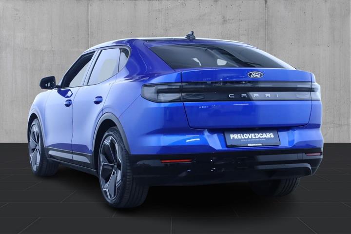 Blå Ford Capri fra 2025