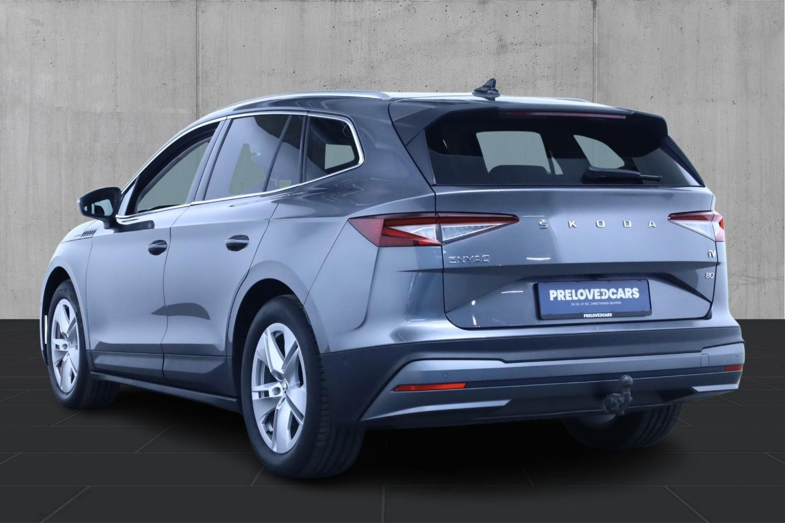 Grå Skoda Enyaq fra 2023