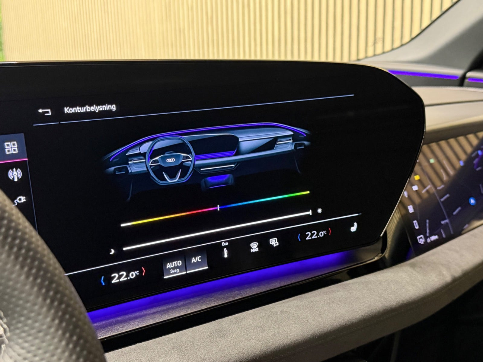 Grå Audi Q6 e-tron fra 2025