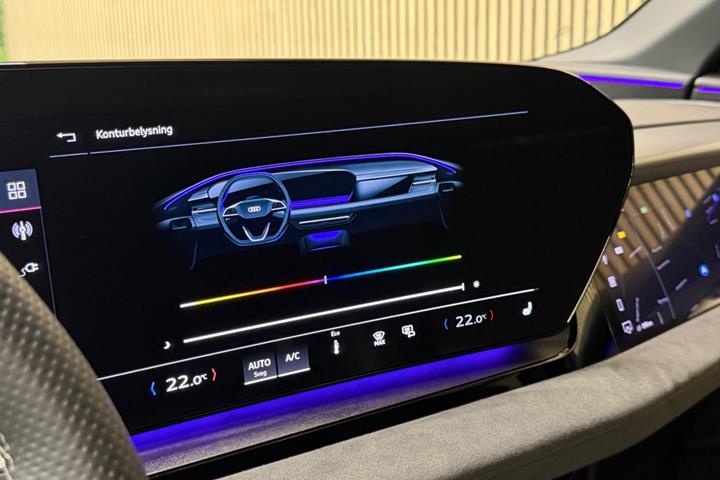Grå Audi Q6 e-tron fra 2025