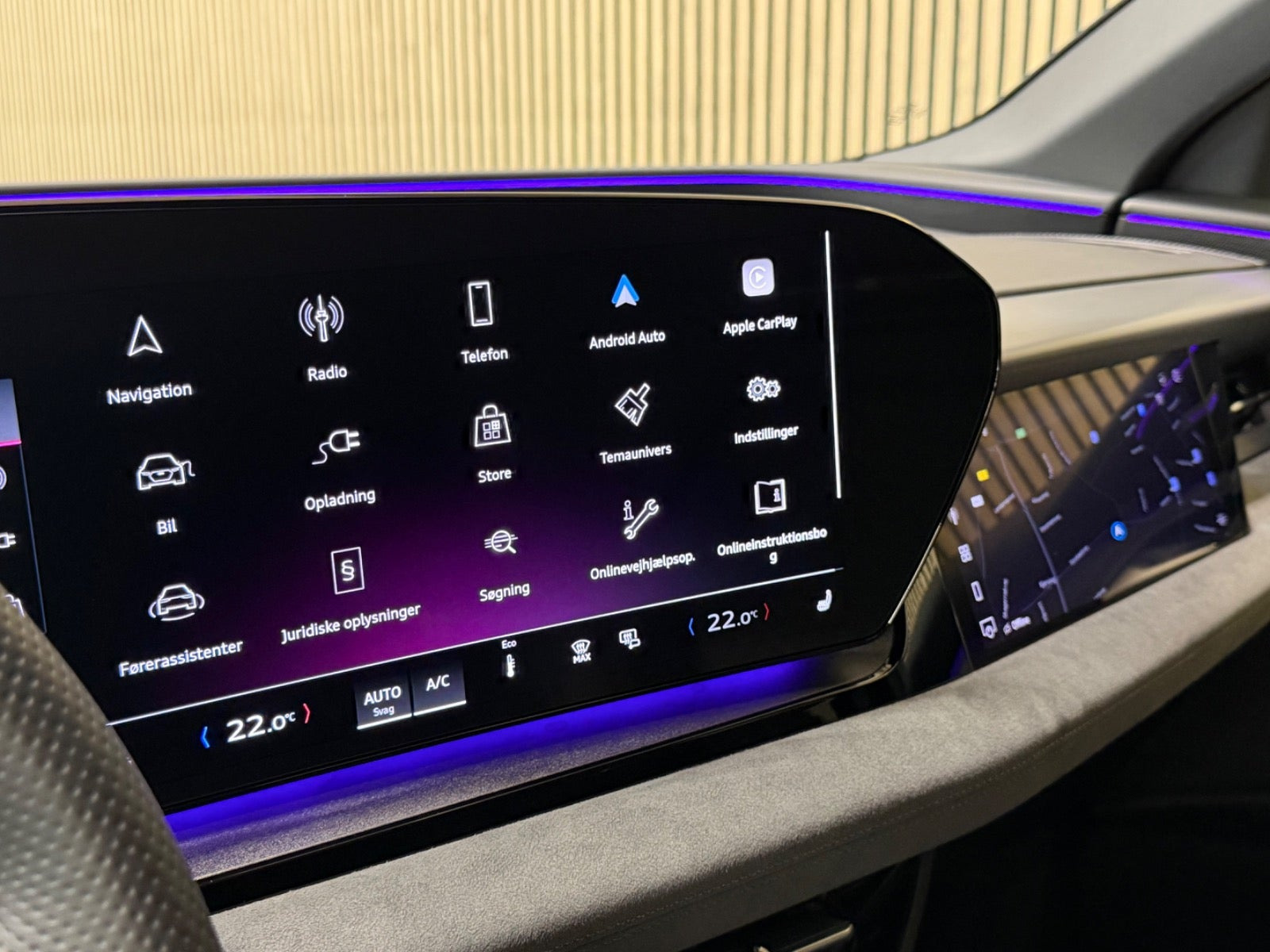 Grå Audi Q6 e-tron fra 2025