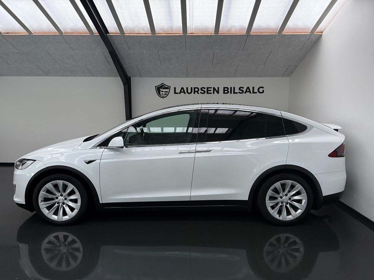 Hvid Tesla Model X fra 2019