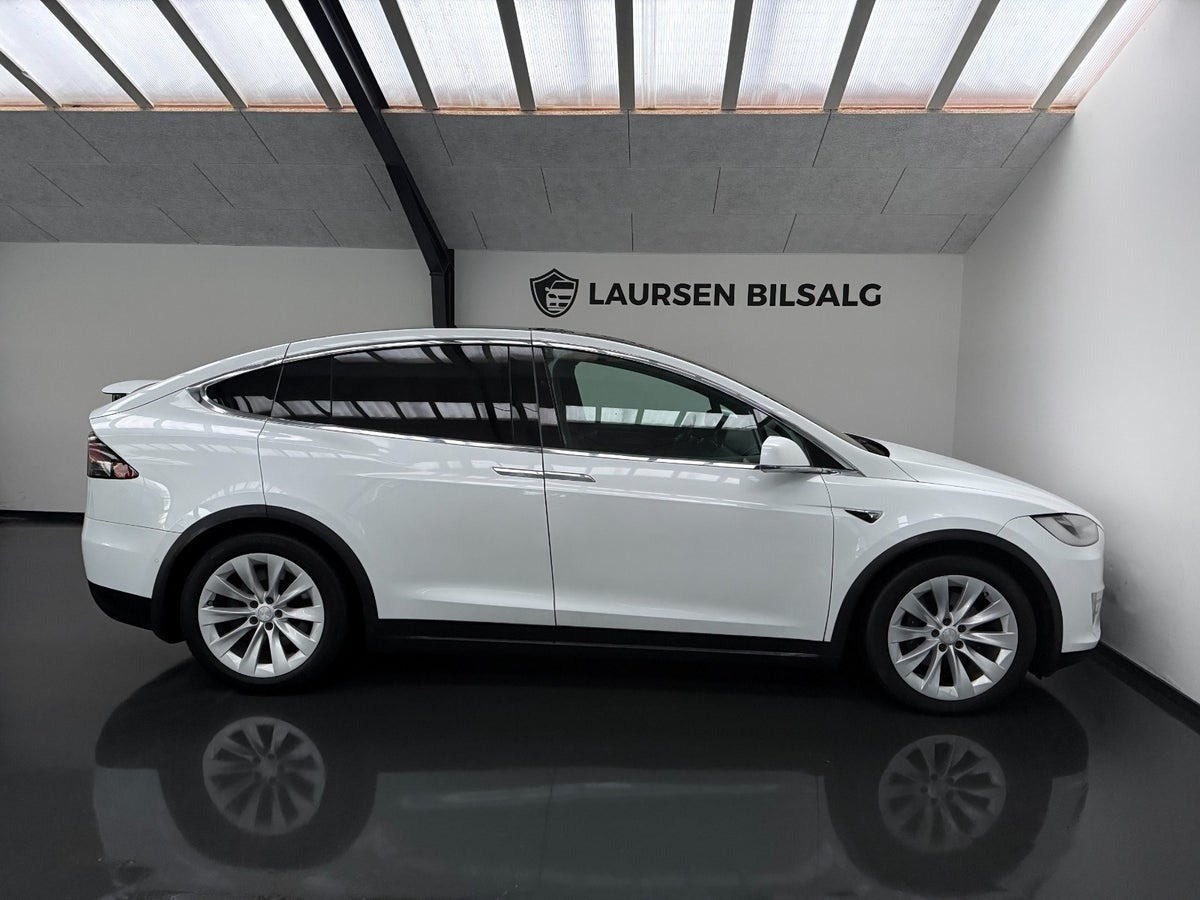 Hvid Tesla Model X fra 2019