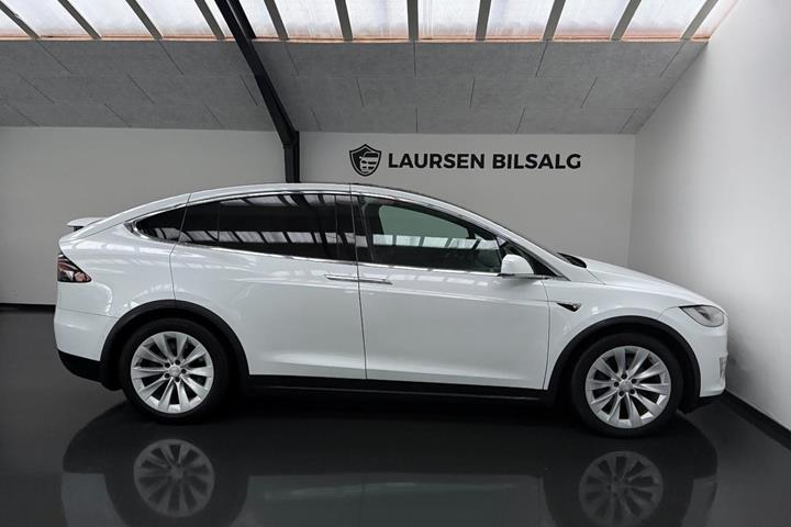 Hvid Tesla Model X fra 2019