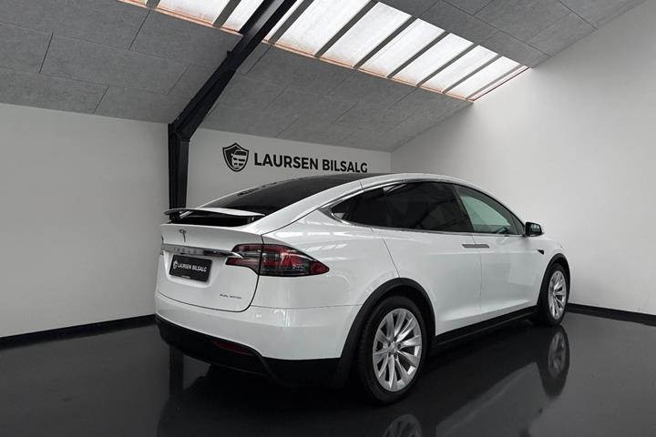 Hvid Tesla Model X fra 2019