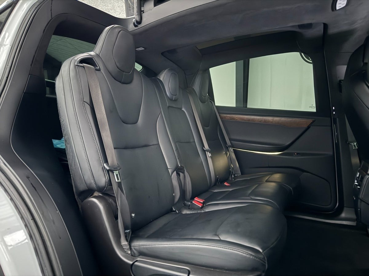 Hvid Tesla Model X fra 2019