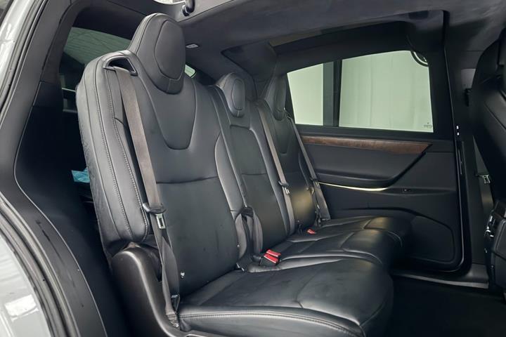 Hvid Tesla Model X fra 2019