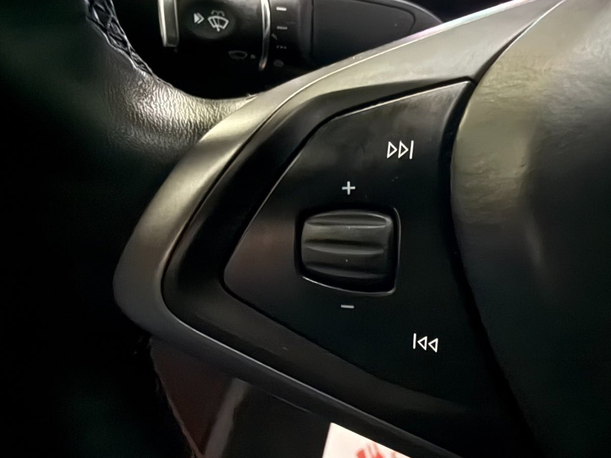 Hvid Tesla Model X fra 2019