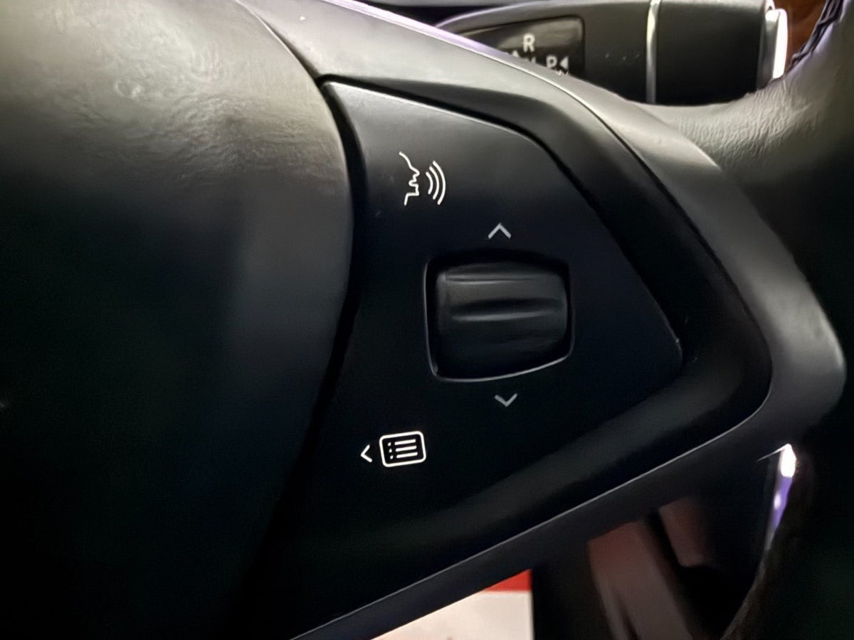 Hvid Tesla Model X fra 2019