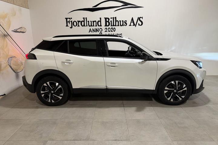 Hvid Peugeot e-2008 fra 2023