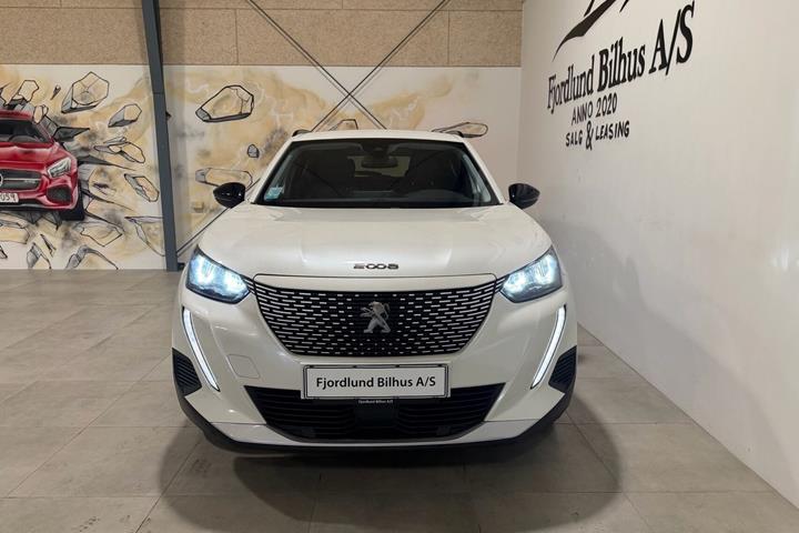 Hvid Peugeot e-2008 fra 2023