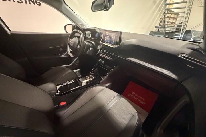 Hvid Peugeot e-2008 fra 2023