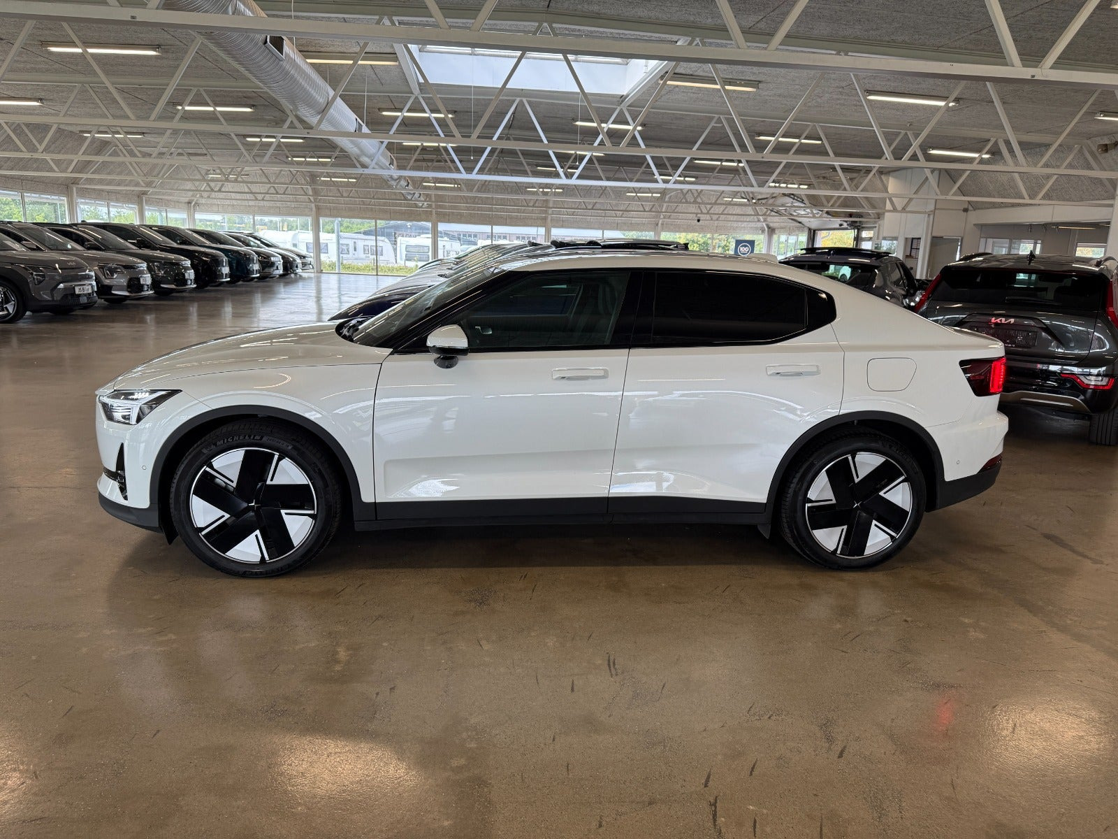 Hvid Polestar 2 fra 2025