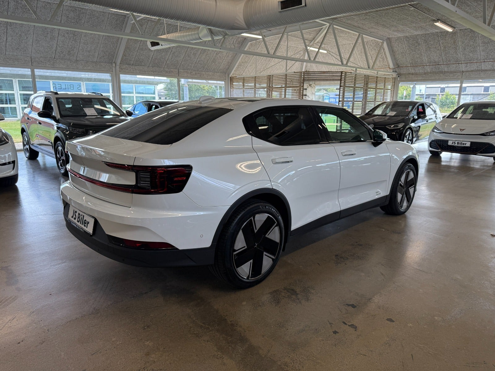 Hvid Polestar 2 fra 2025