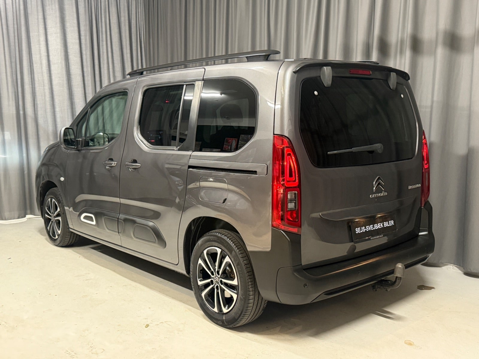 Grå Citroën Berlingo fra 2019
