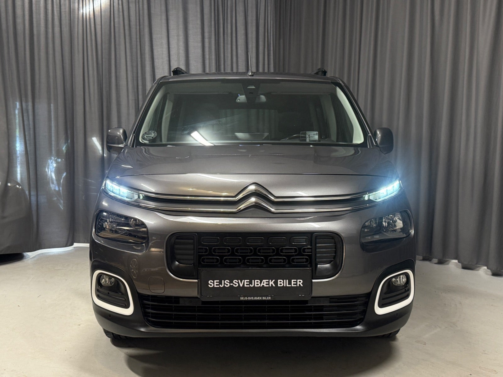 Grå Citroën Berlingo fra 2019
