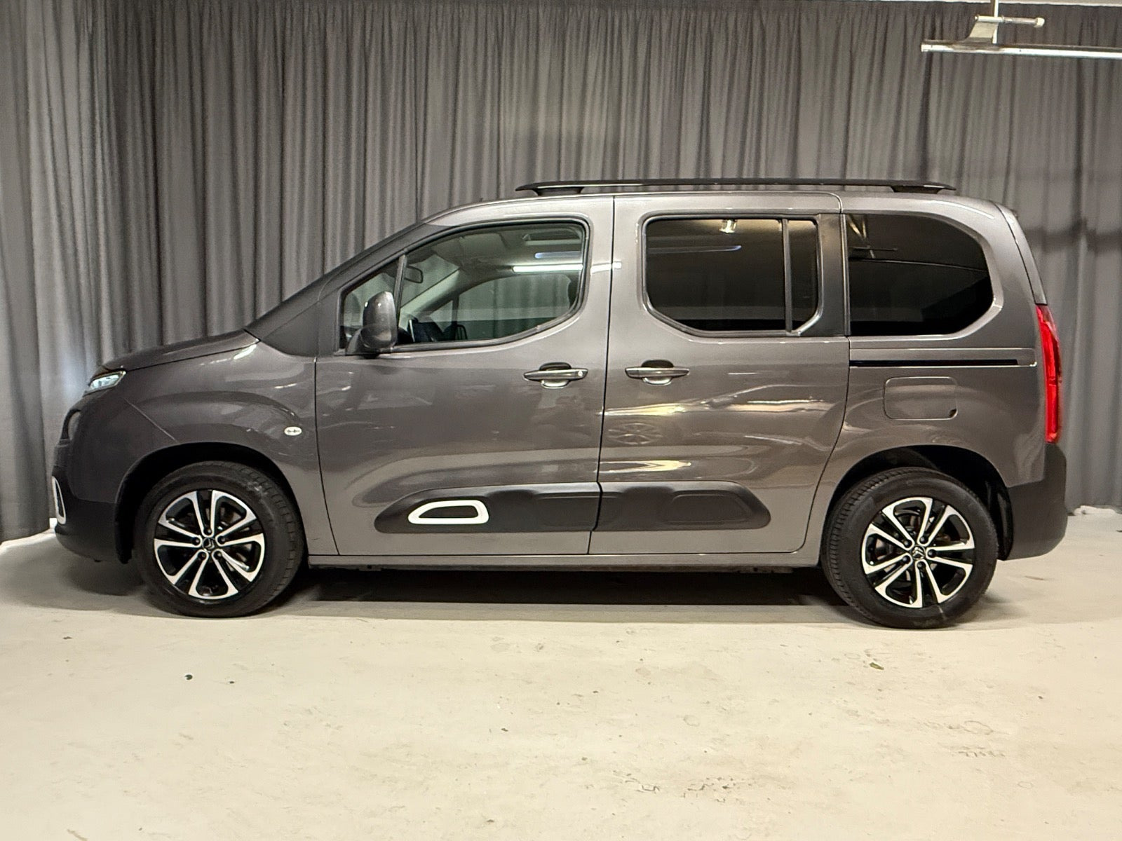 Grå Citroën Berlingo fra 2019
