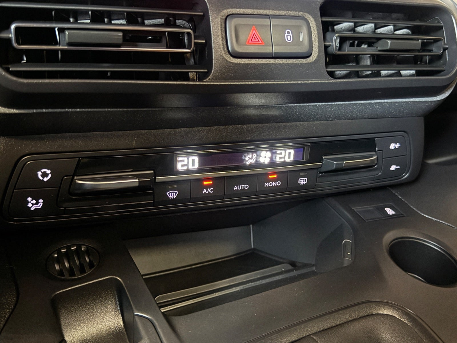 Grå Citroën Berlingo fra 2019