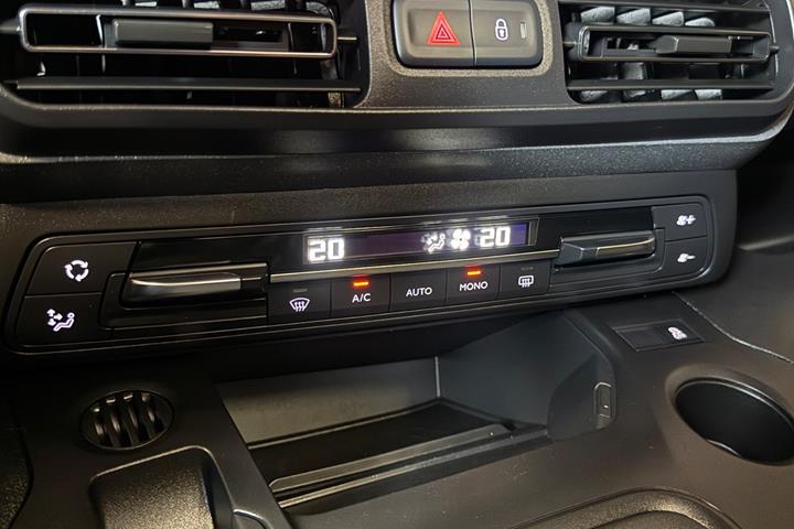 Grå Citroën Berlingo fra 2019