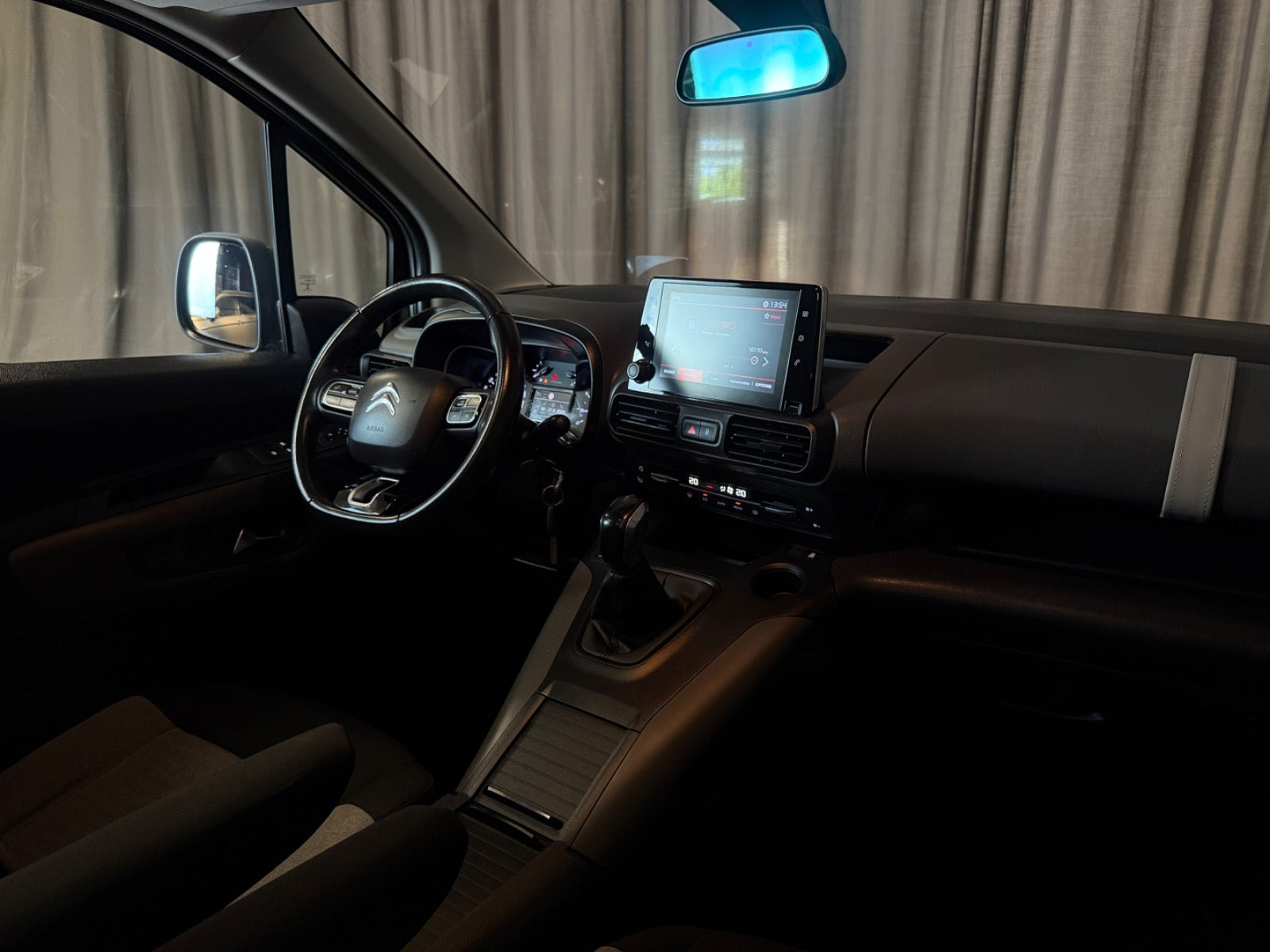 Grå Citroën Berlingo fra 2019