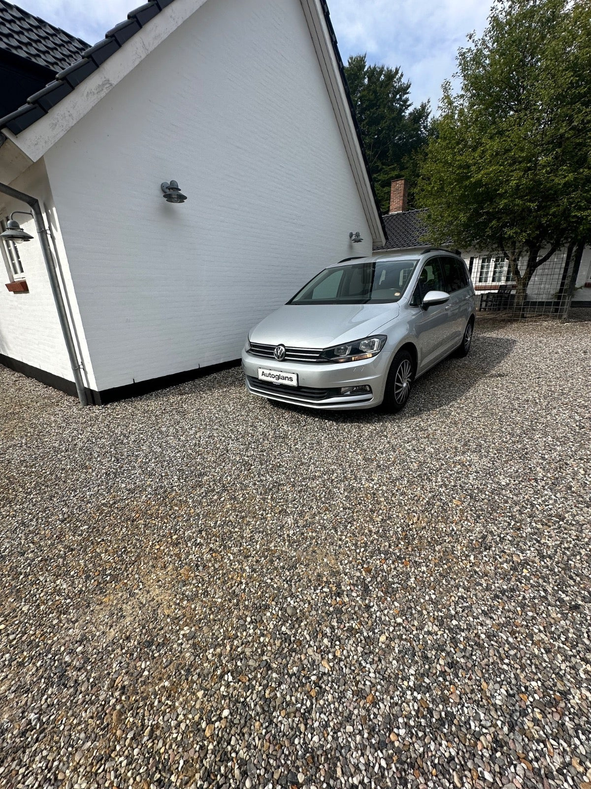 Sølv VW Touran fra 2017