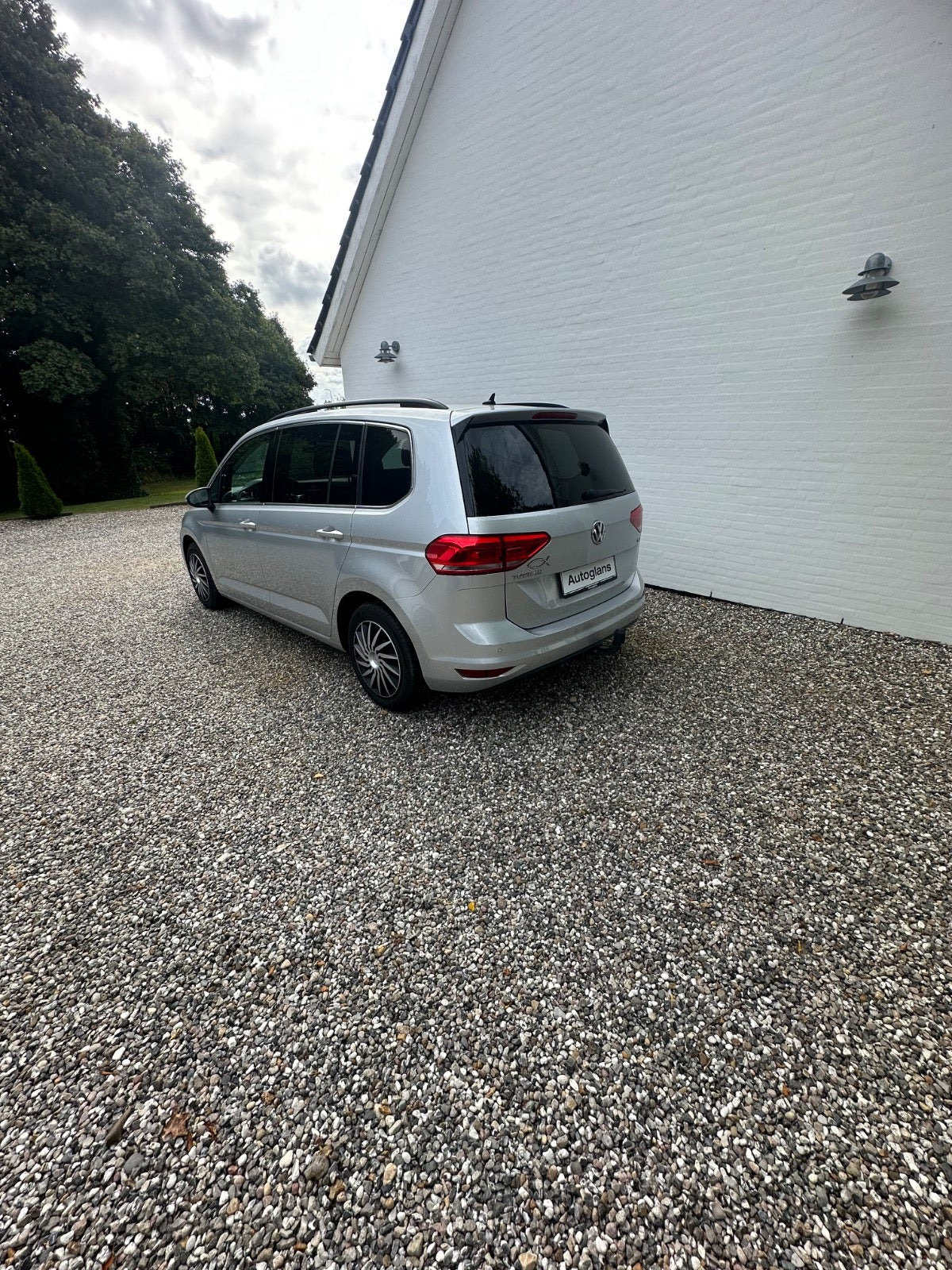Sølv VW Touran fra 2017