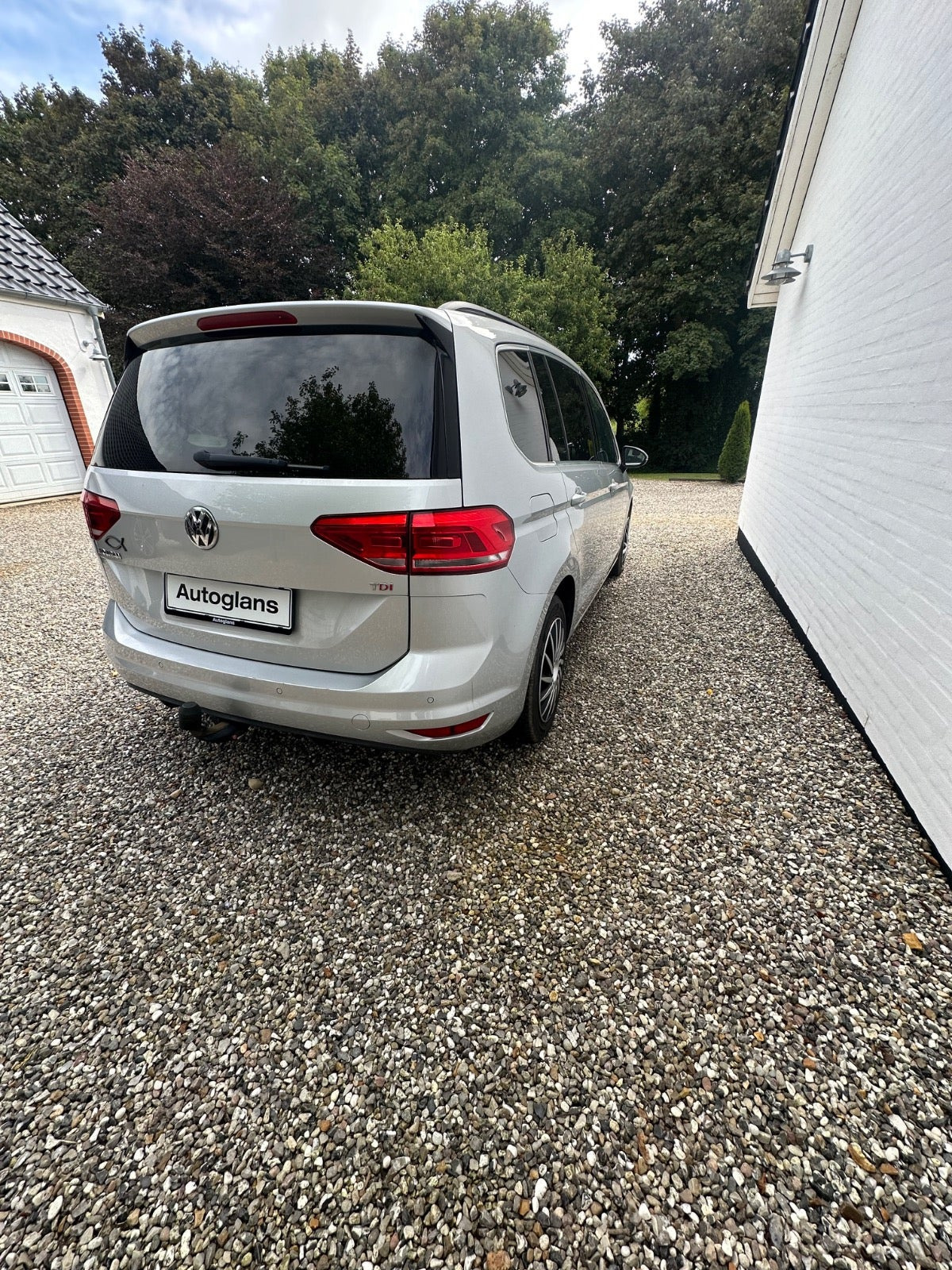 Sølv VW Touran fra 2017