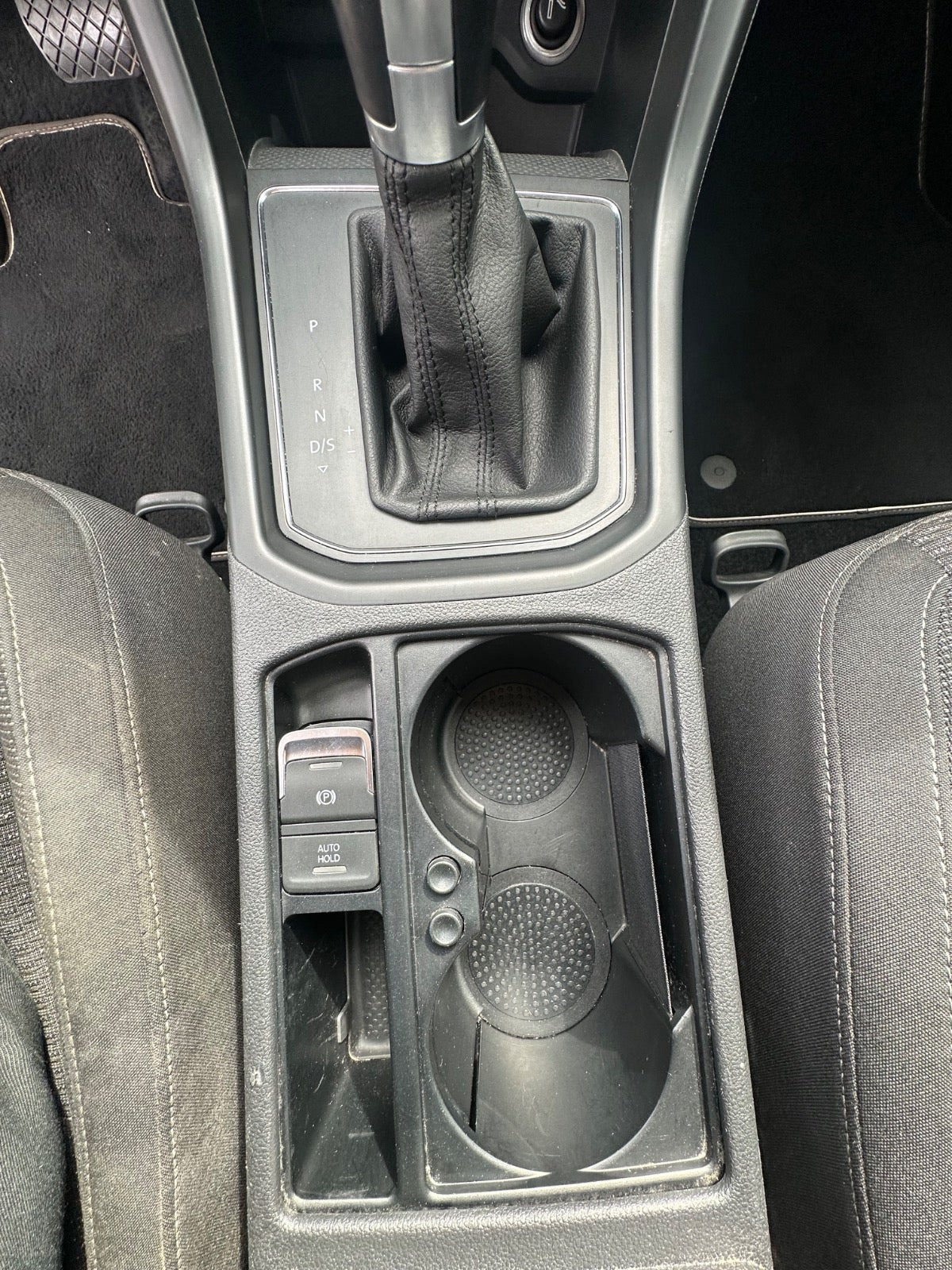 Sølv VW Touran fra 2017