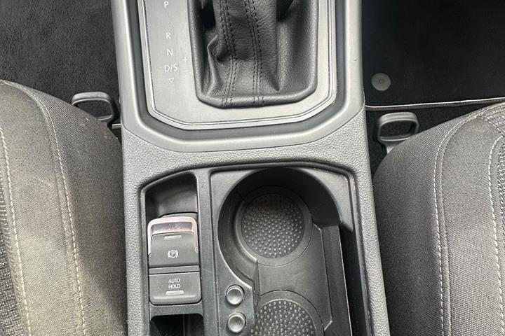 Sølv VW Touran fra 2017