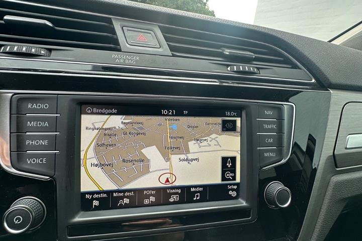 Sølv VW Touran fra 2017