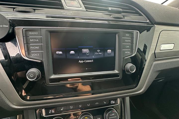 Sølv VW Touran fra 2017