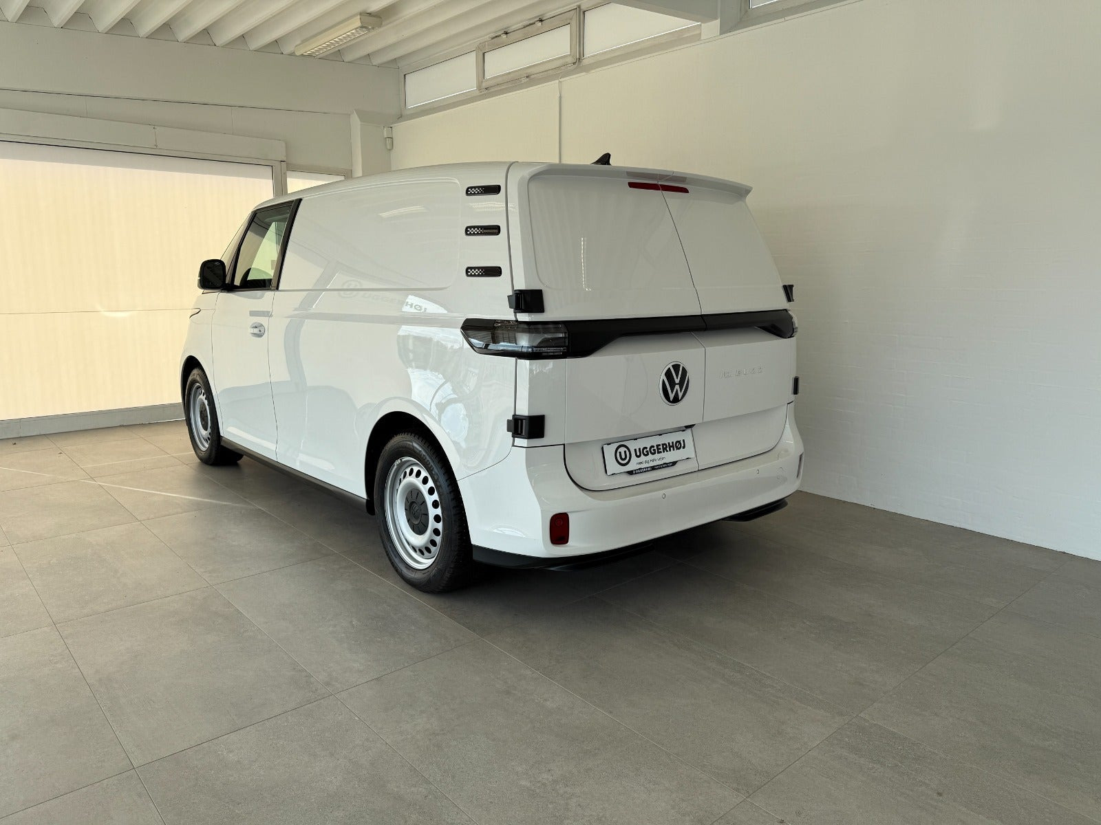 Hvid VW ID.Buzz fra 2024