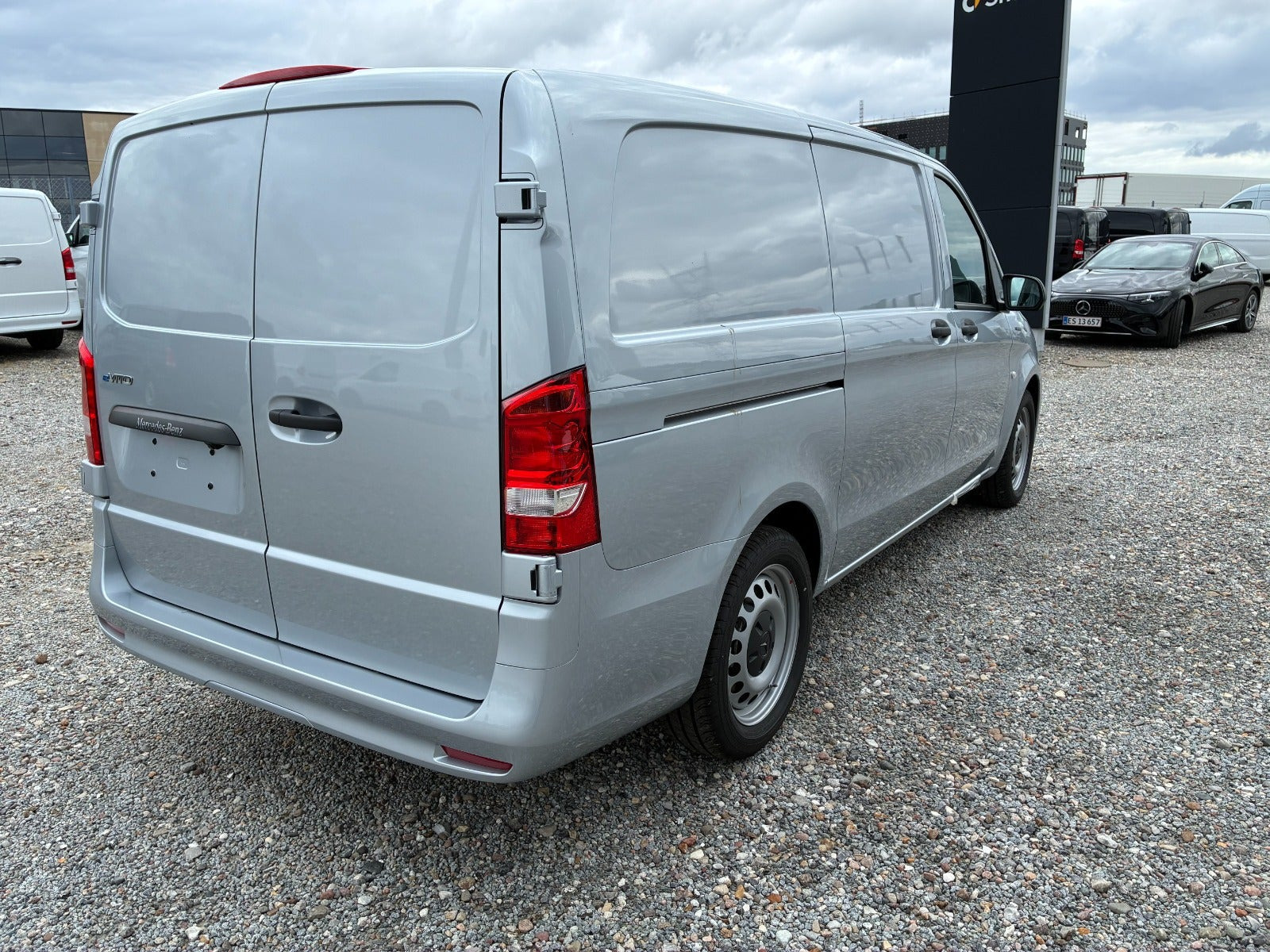 Sølv Mercedes eVito 119 fra 2027