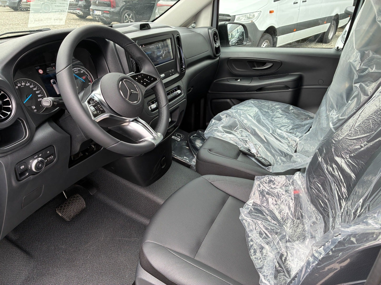 Sølv Mercedes eVito 119 fra 2027