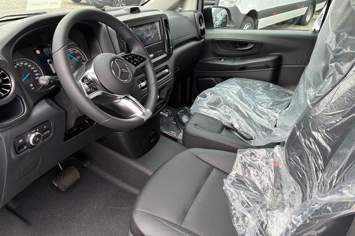 Sølv Mercedes eVito 119 fra 2027