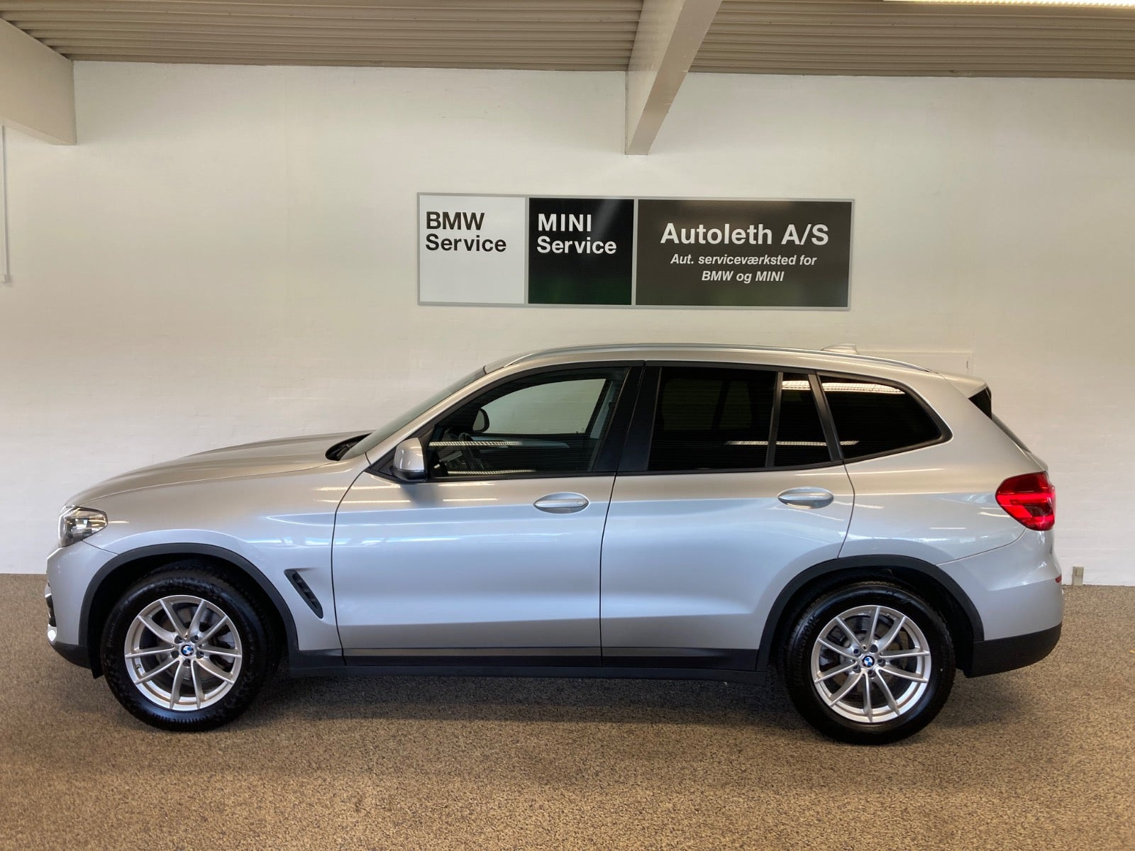 Sølv BMW X3 fra 2019