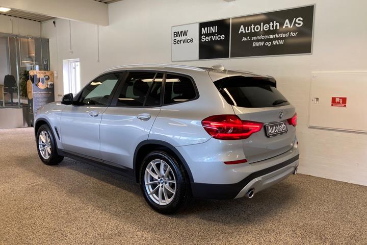 Sølv BMW X3 fra 2019