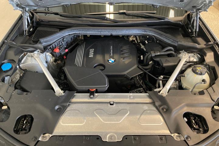 Sølv BMW X3 fra 2019