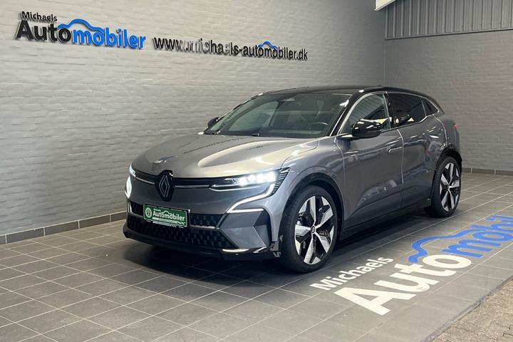 Grå Renault Megane E-Tech fra 2024 set udefra