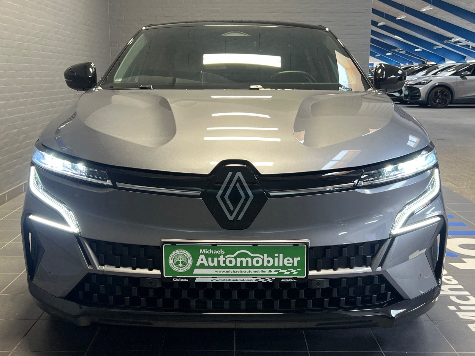 Grå Renault Megane E-Tech fra 2024
