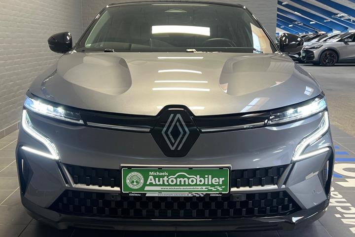 Grå Renault Megane E-Tech fra 2024