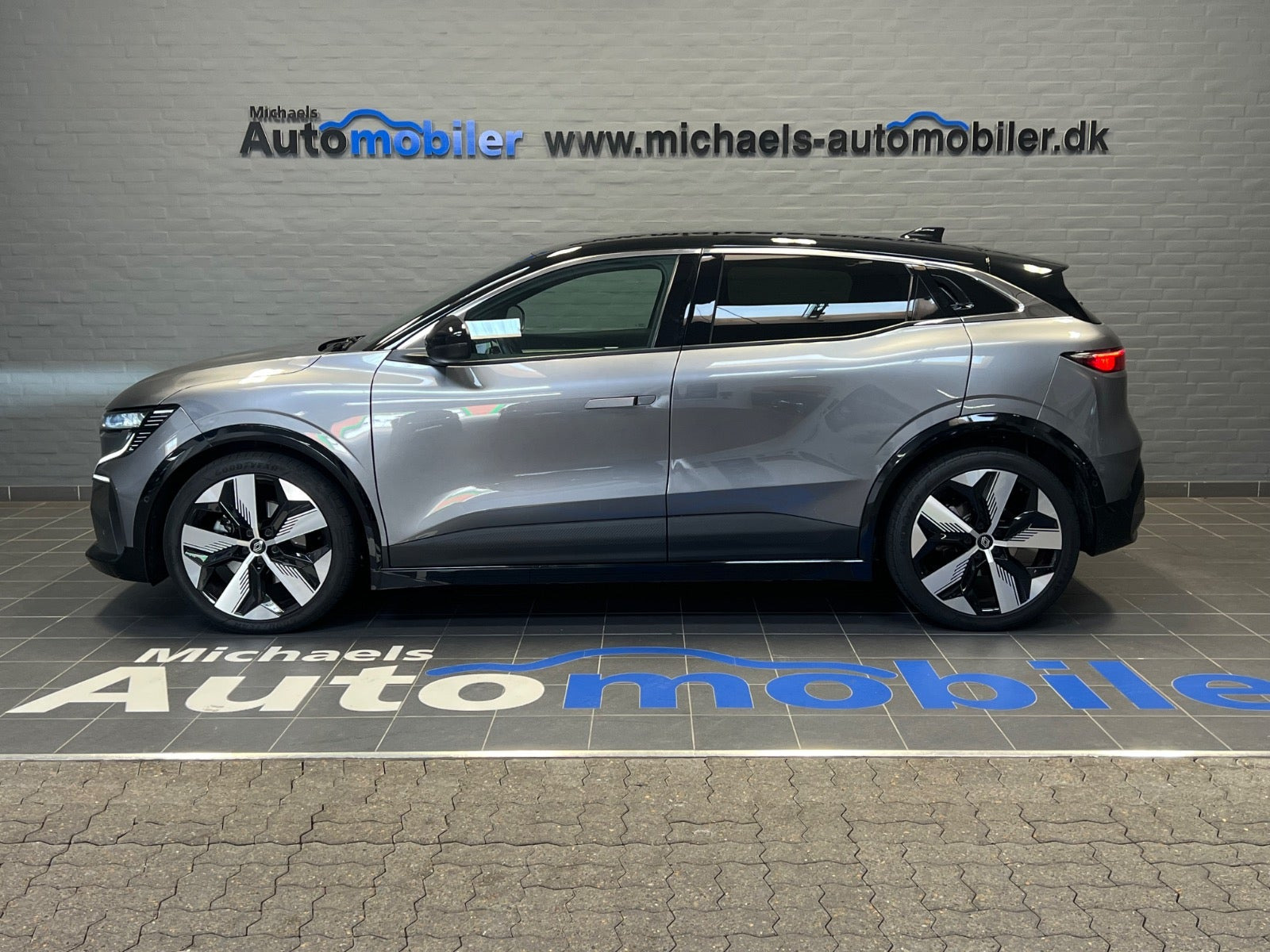 Grå Renault Megane E-Tech fra 2024