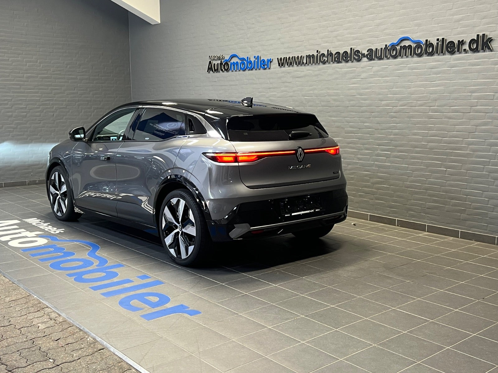 Grå Renault Megane E-Tech fra 2024